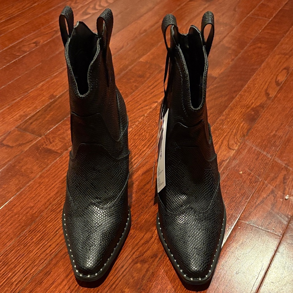 NWT ELLE boots